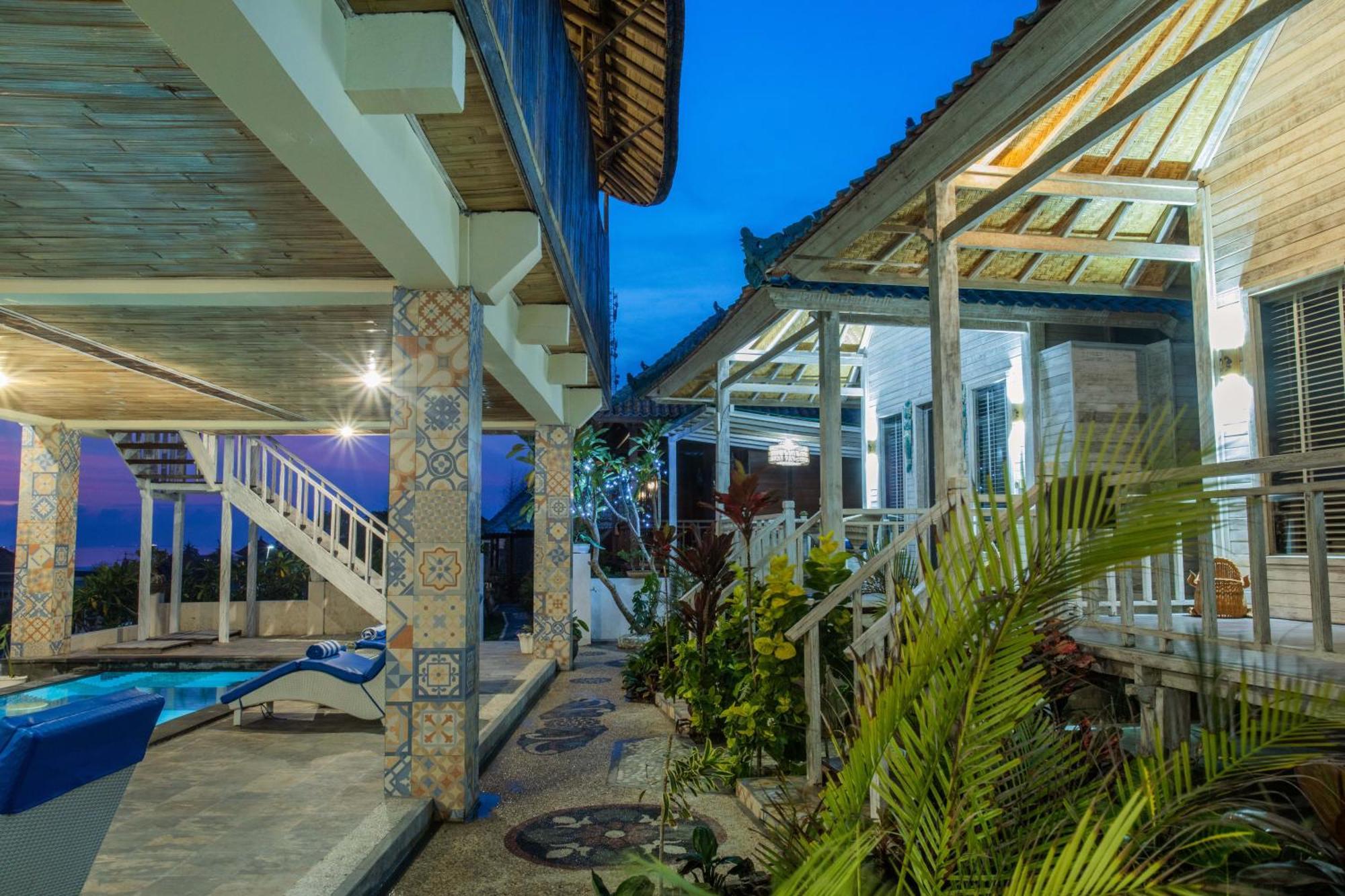 Nusa View - Oceanfront Rentals レンボンガン島 エクステリア 写真