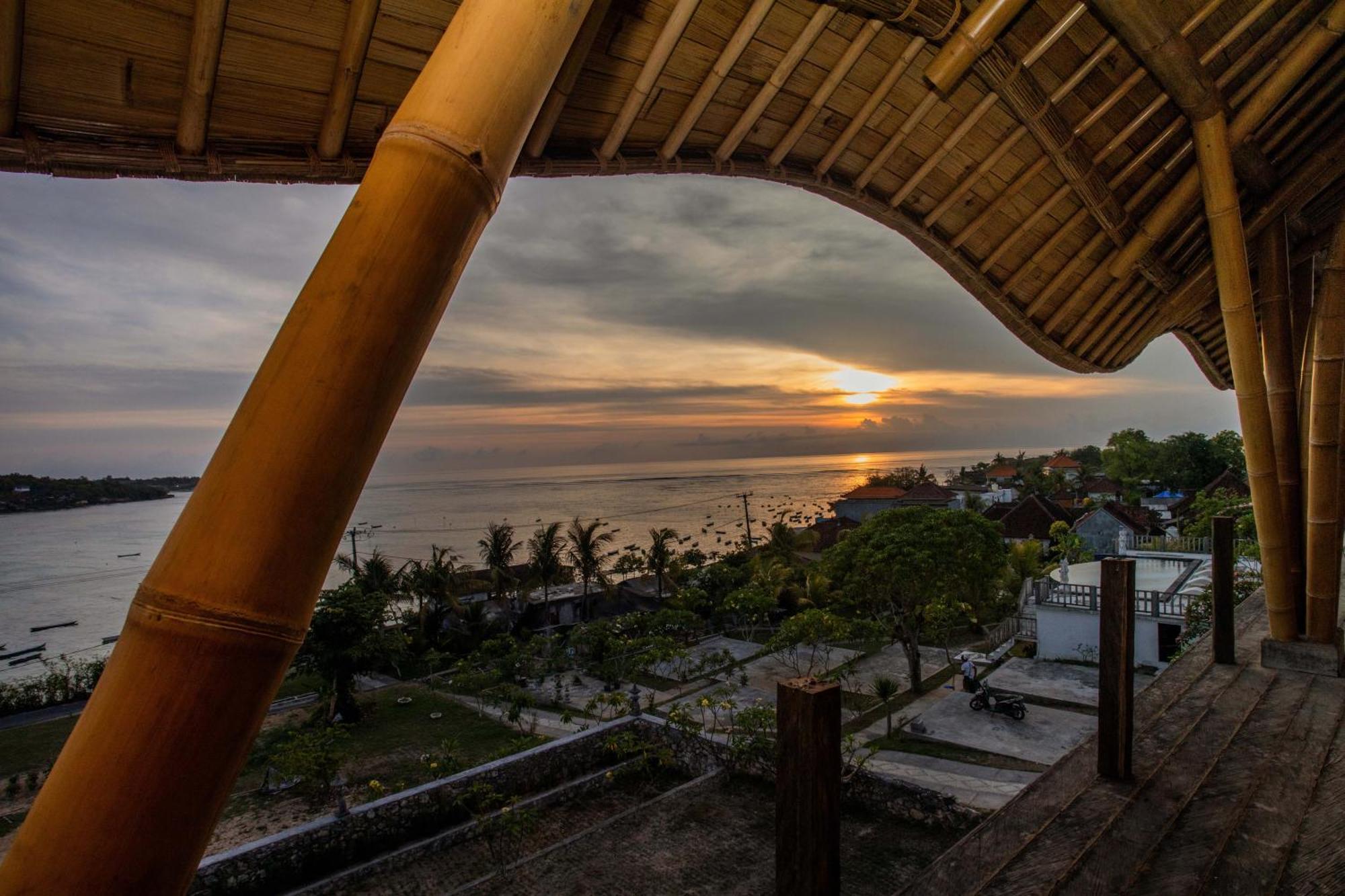 Nusa View - Oceanfront Rentals レンボンガン島 エクステリア 写真