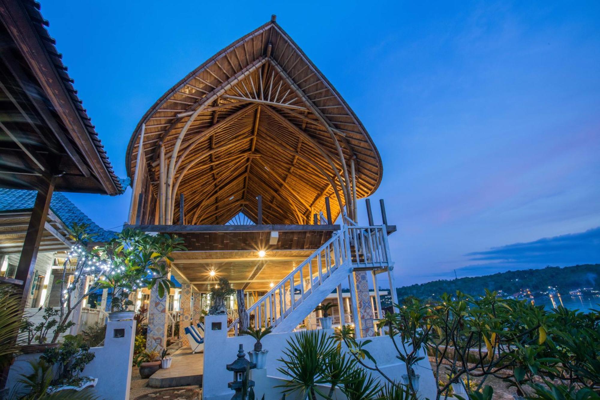Nusa View - Oceanfront Rentals レンボンガン島 エクステリア 写真