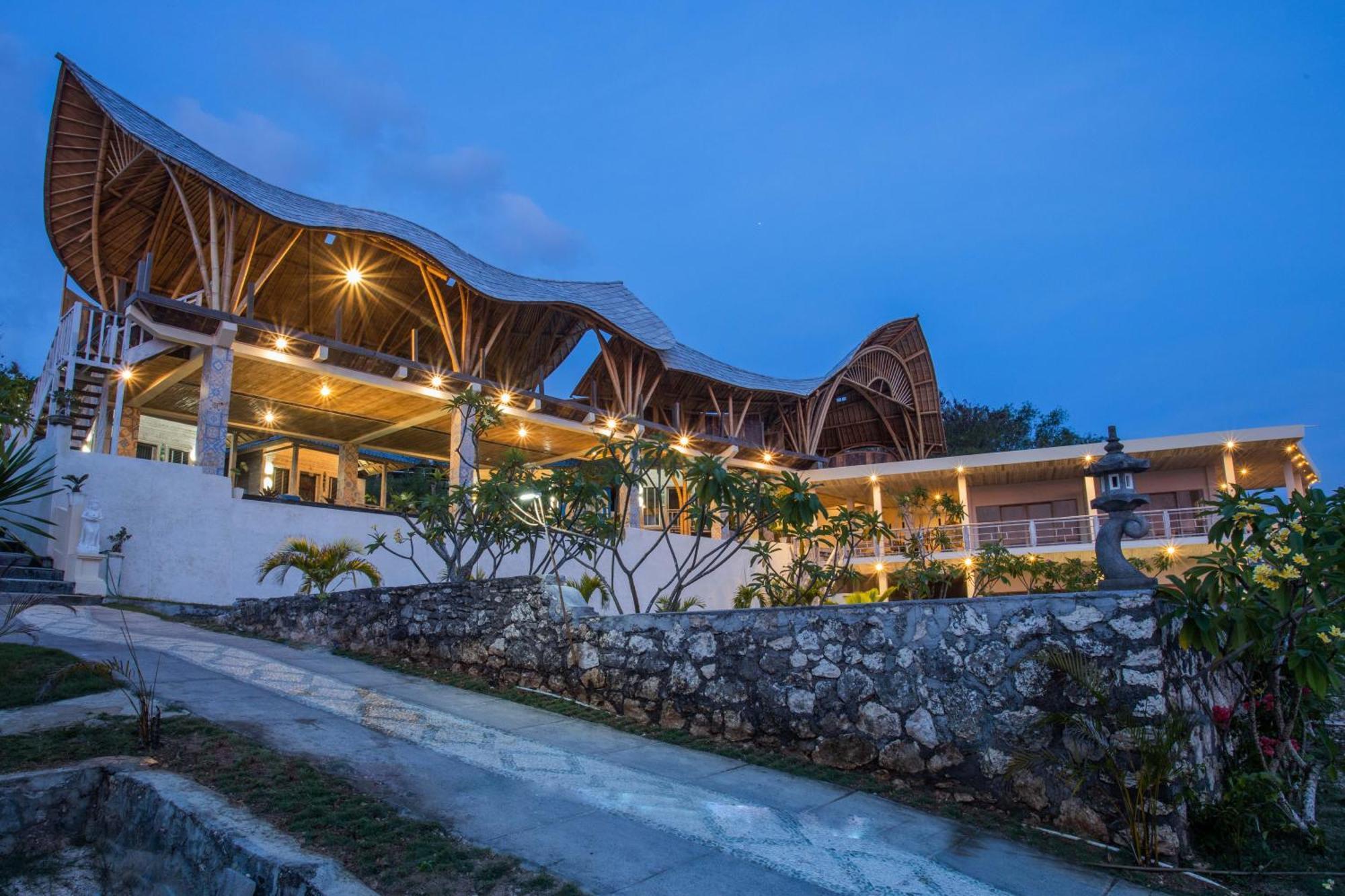 Nusa View - Oceanfront Rentals レンボンガン島 エクステリア 写真