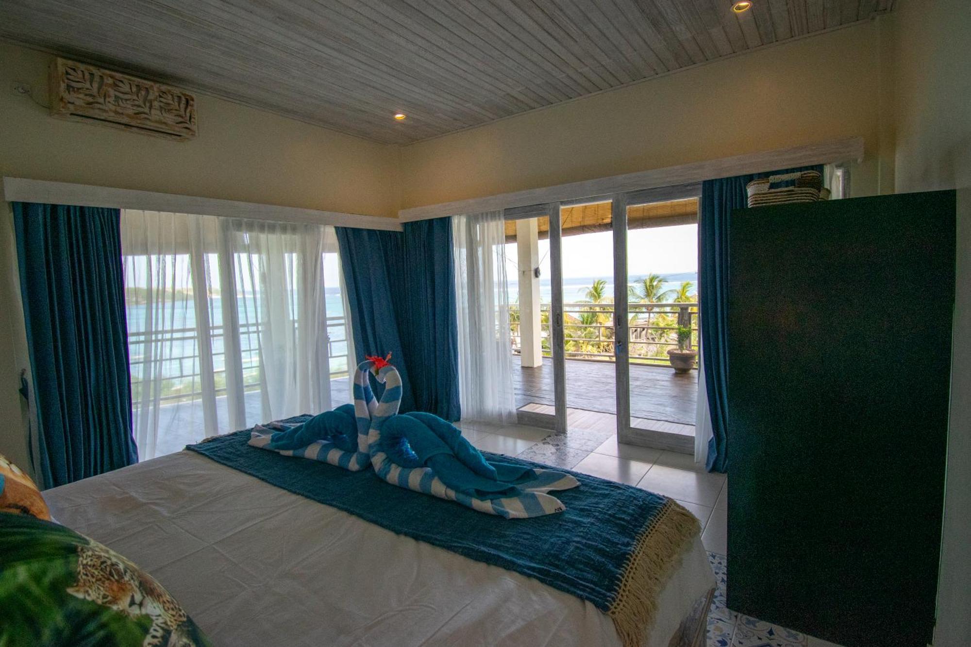 Nusa View - Oceanfront Rentals レンボンガン島 エクステリア 写真